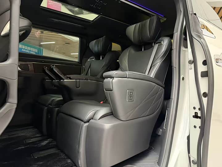 Фото 6 - Toyota Alphard