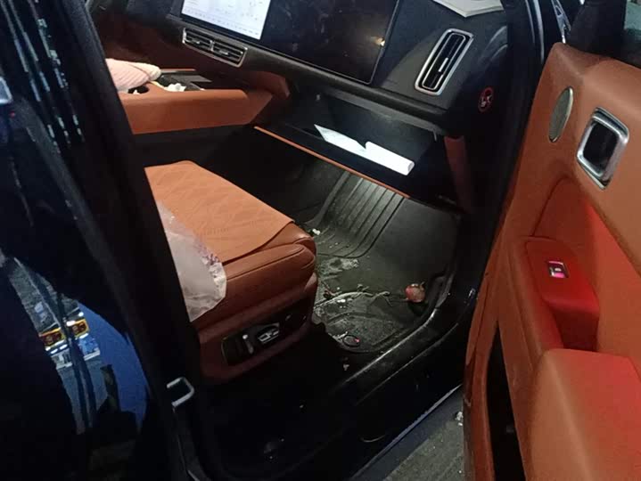 Фото 8 - LiXiang L7