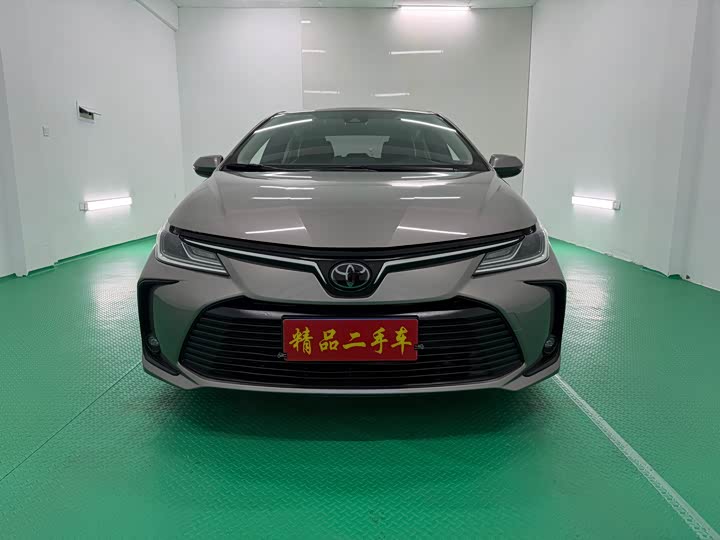 Фото 2 - Toyota Corolla