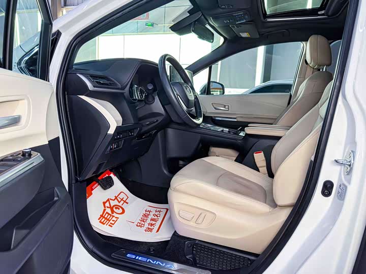 Фото 5 - Toyota Sienna