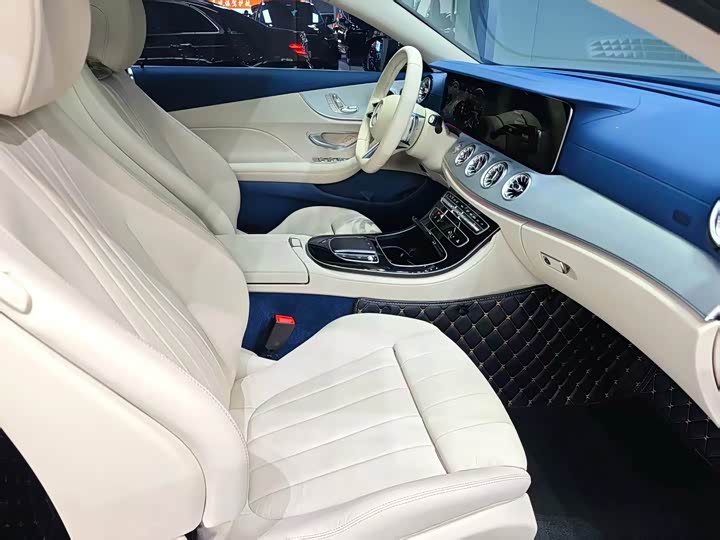 Фото 4 - Mercedes-Benz E-Class