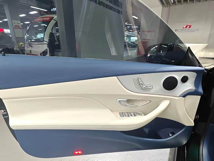 Фото 5 - Mercedes-Benz E-Class