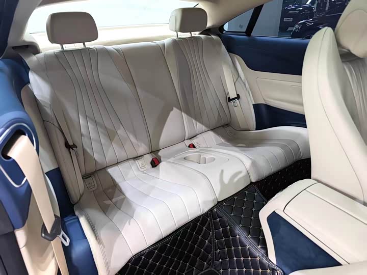 Фото 9 - Mercedes-Benz E-Class