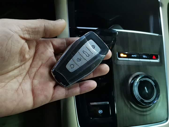 Фото 9 - Geely Monjaro