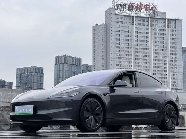 Фото 1 - Tesla Model 3