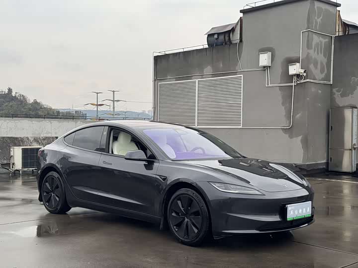 Фото 2 - Tesla Model 3