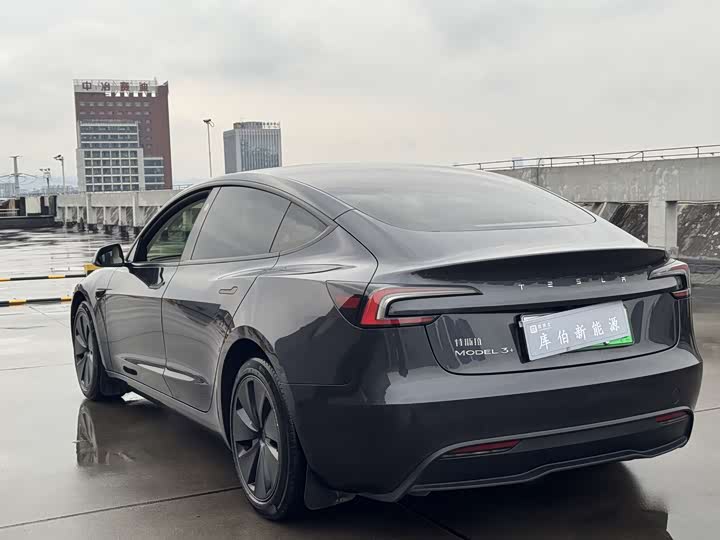 Фото 6 - Tesla Model 3