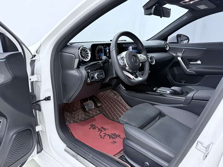 Фото 5 - Mercedes-Benz A-Class