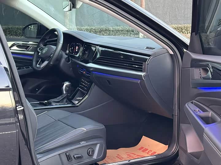 Фото 8 - Volkswagen Passat