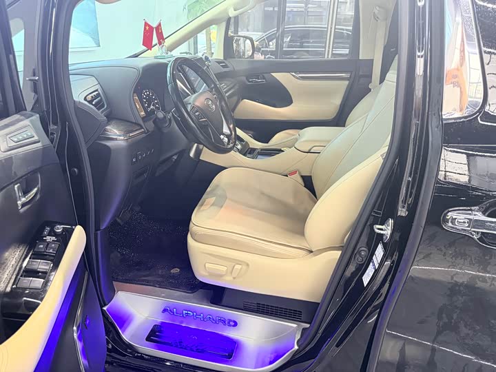 Фото 4 - Toyota Alphard