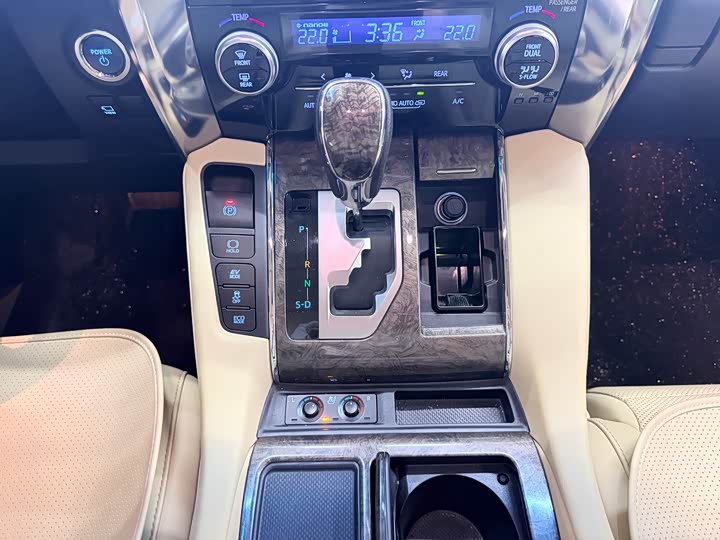 Фото 7 - Toyota Alphard