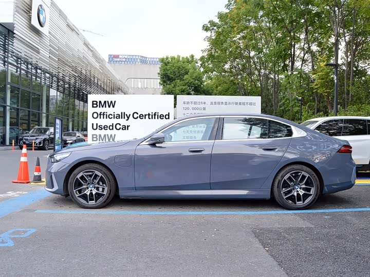 Фото 3 - BMW i5