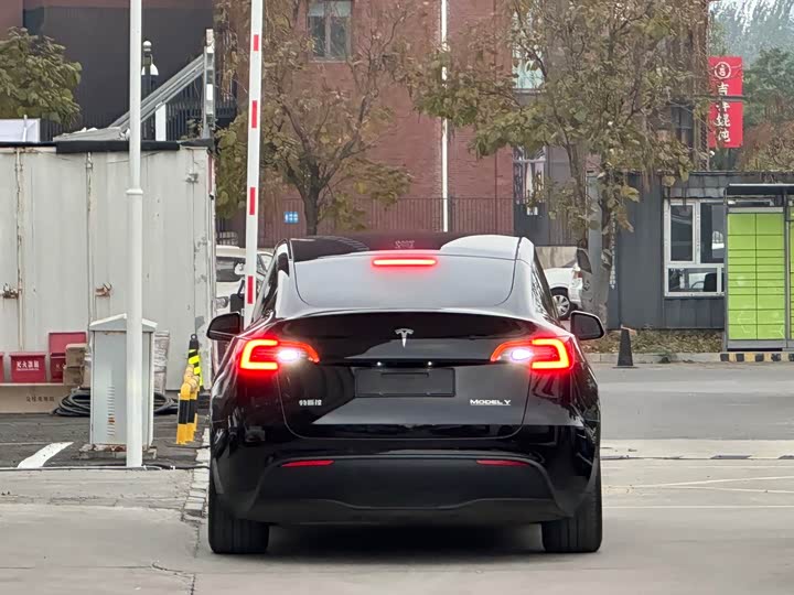 Фото 6 - Tesla Model Y