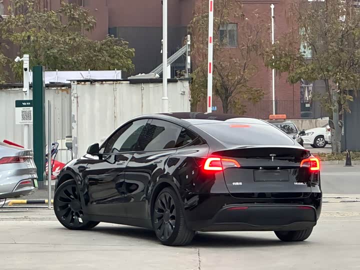 Фото 7 - Tesla Model Y