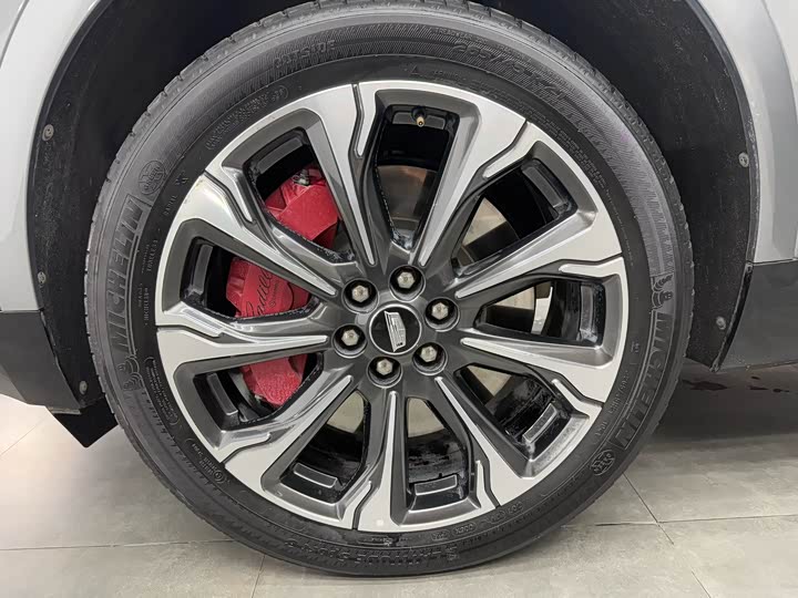 Фото 4 - Cadillac XT5