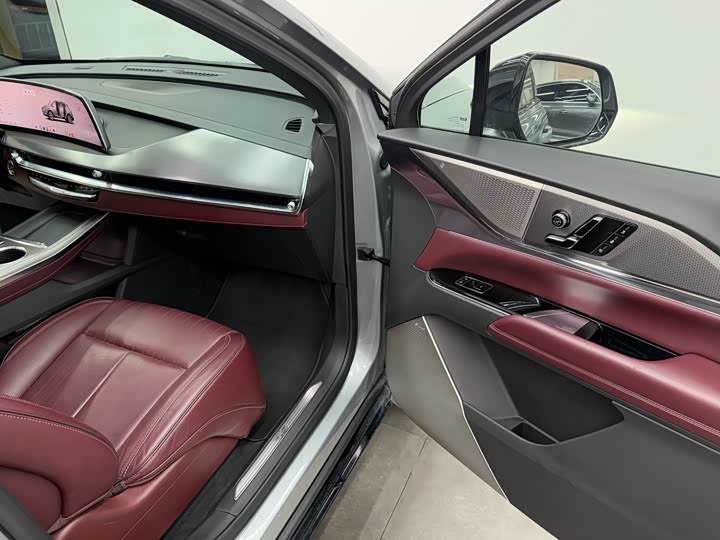 Фото 6 - Cadillac XT5