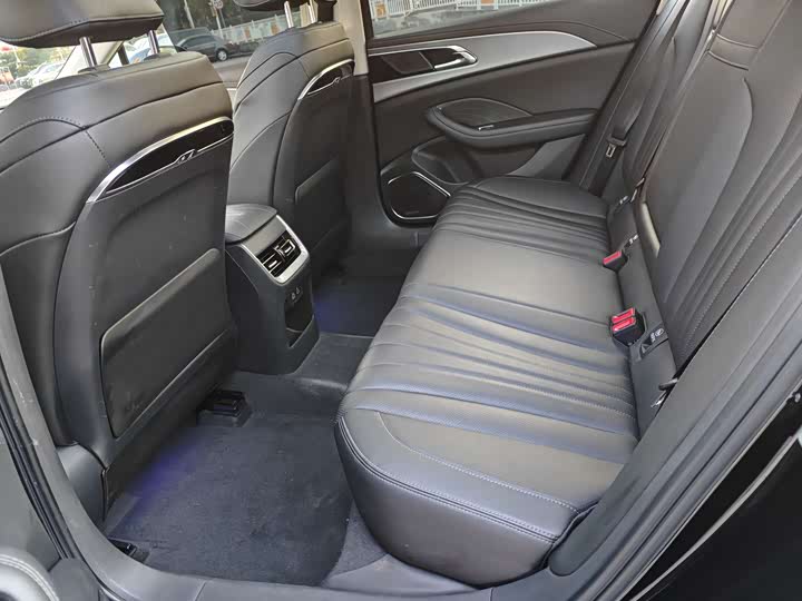 Фото 8 - Hongqi H5