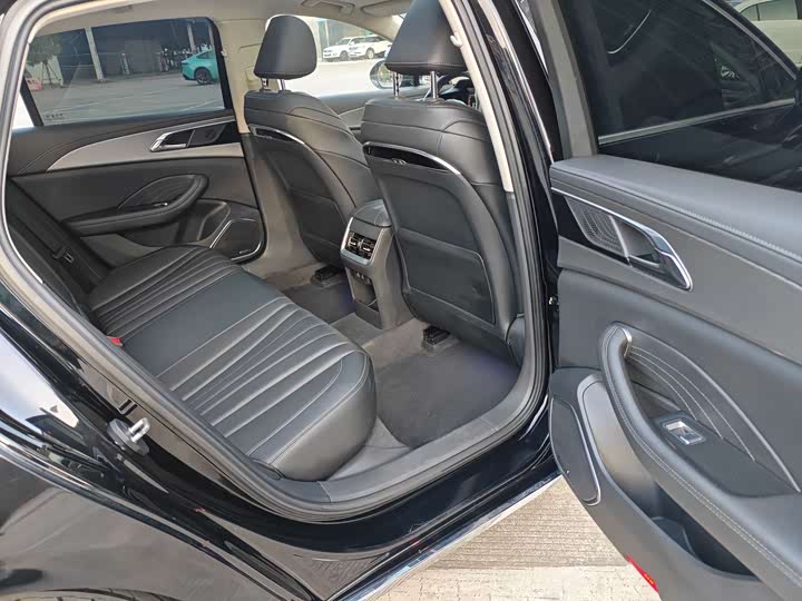 Фото 9 - Hongqi H5