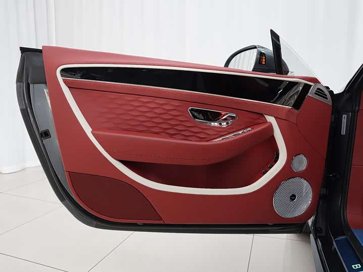 Фото 5 - Bentley Continental GT Hybrid