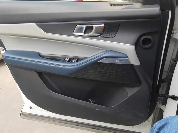 Фото 7 - Changan UNI-K Hybrid