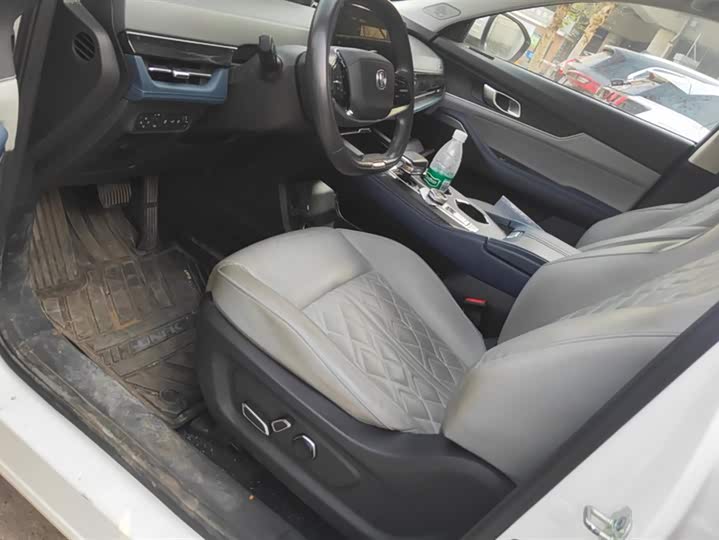 Фото 9 - Changan UNI-K Hybrid