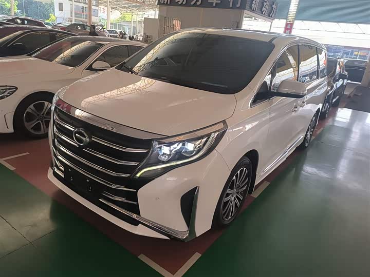 Фото 2 - GAC Trumpchi M8