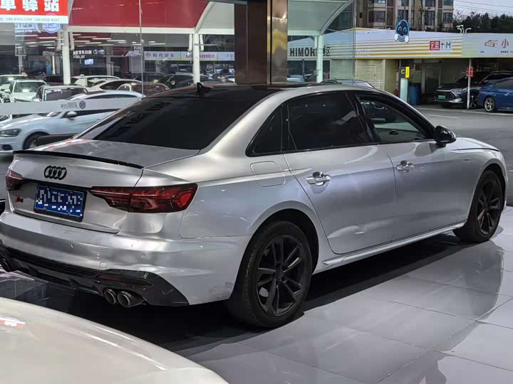 Фото 2 - Audi A4L