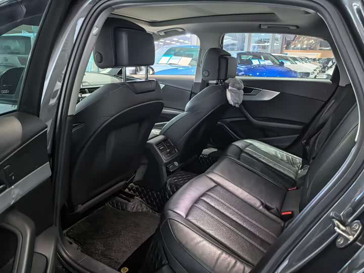 Фото 3 - Audi A4L