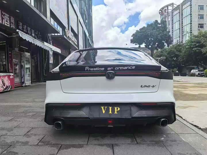 Фото 8 - Changan UNI-V