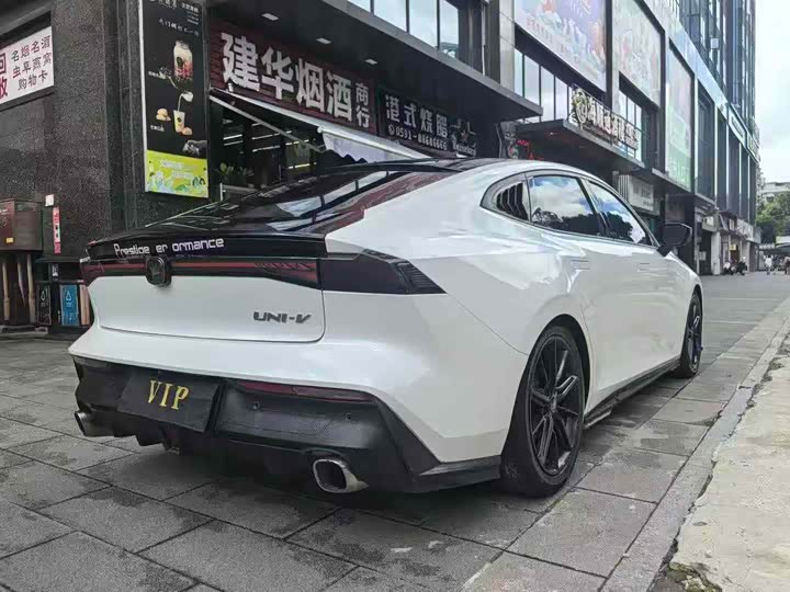 Фото 9 - Changan UNI-V