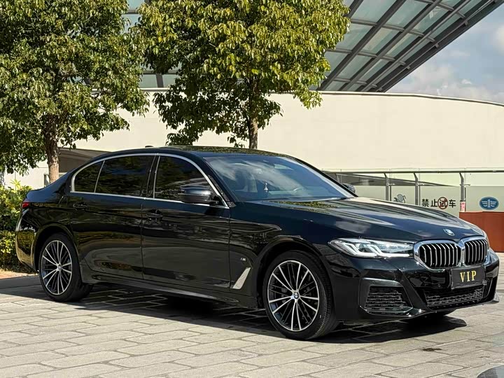 Фото 3 - BMW 5 Series