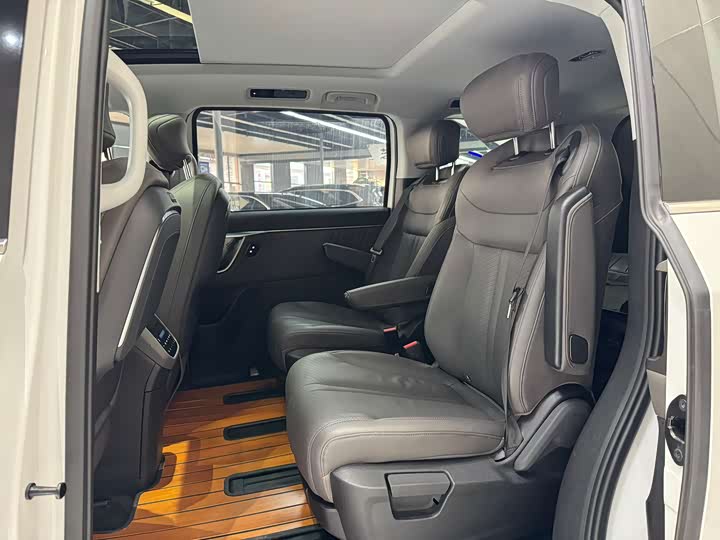 Фото 8 - Maxus Mifa 7