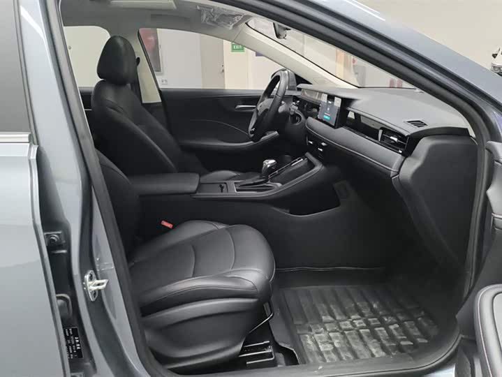 Фото 8 - Roewe i5