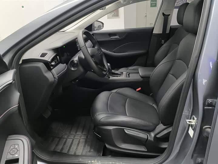 Фото 9 - Roewe i5