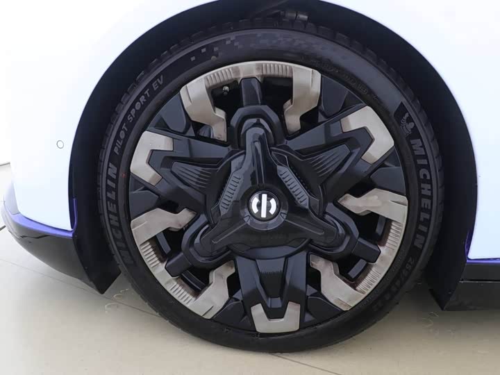 Фото 9 - HiPhi Z