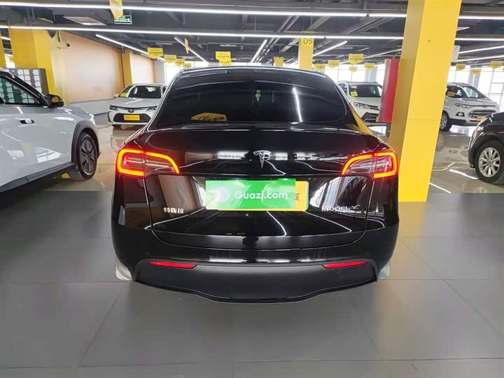 Фото 6 - Tesla Model Y
