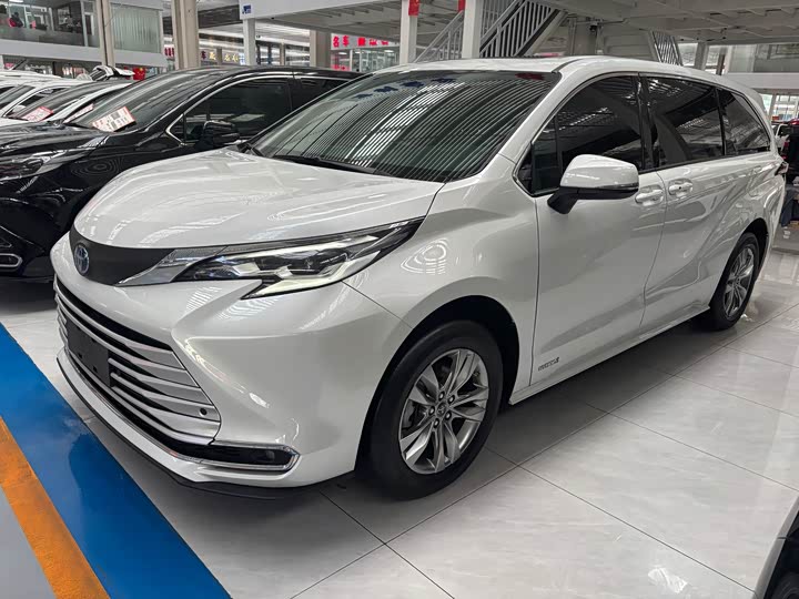 Фото 3 - Toyota Sienna