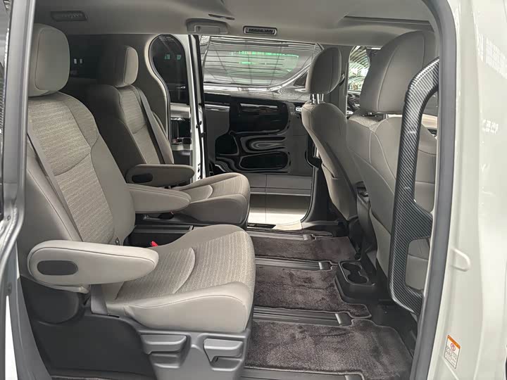 Фото 7 - Toyota Sienna