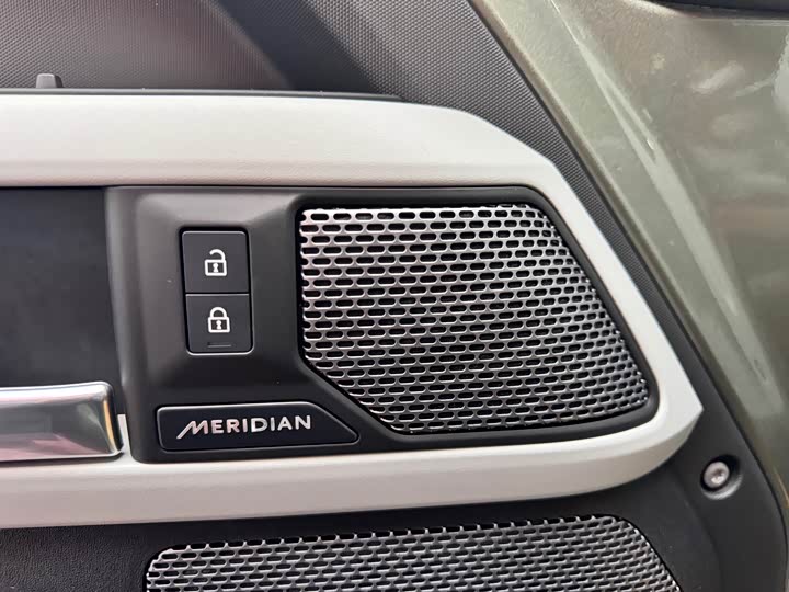 Фото 6 - Land Rover Defender