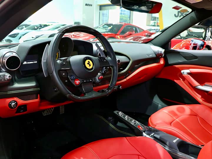 Фото 3 - Ferrari F8