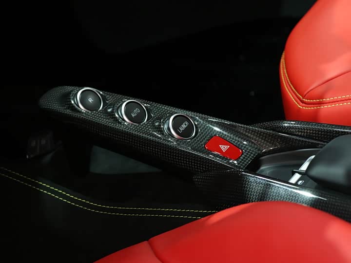 Фото 4 - Ferrari F8