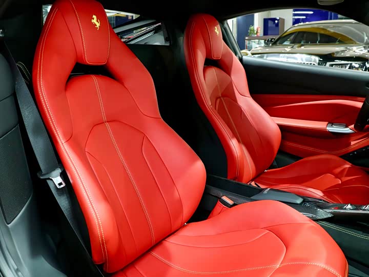 Фото 6 - Ferrari F8