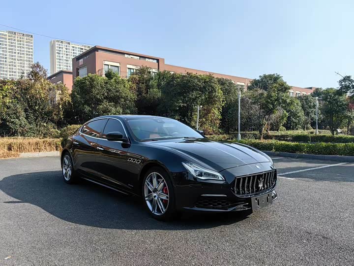 Фото 3 - Maserati Quattroporte