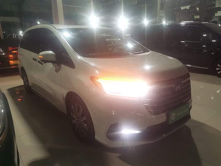 Фото 4 - Honda Odyssey