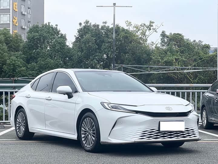 Фото 3 - Toyota Camry