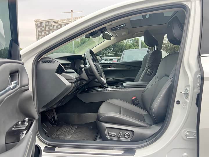 Фото 4 - Toyota Camry