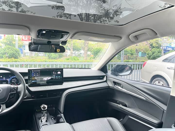 Фото 7 - Toyota Camry