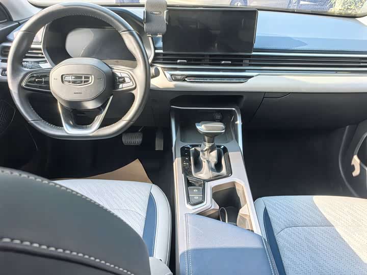 Фото 4 - Geely Emgrand