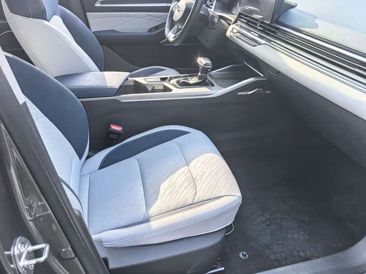 Фото 6 - Geely Emgrand