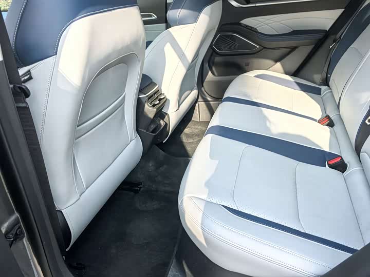 Фото 8 - Geely Emgrand